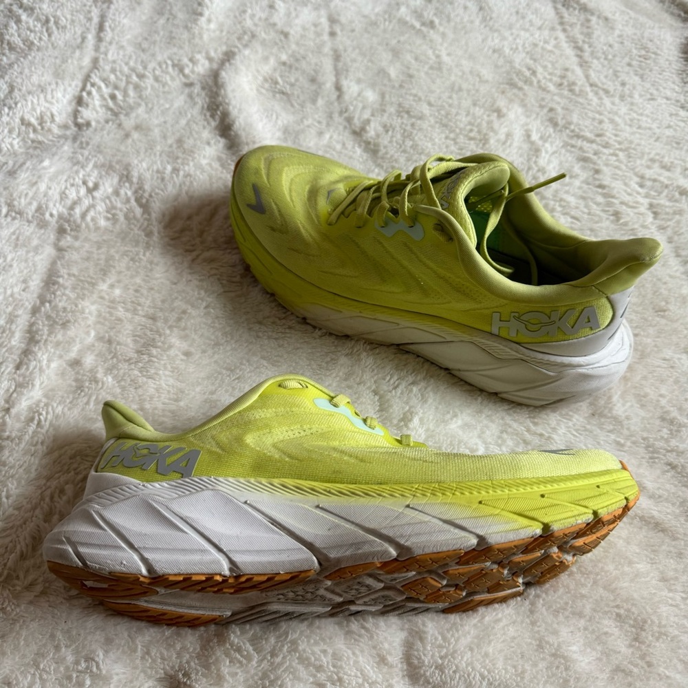 Woman’s One One Hoka Arahi 6 Green Running Shoe Sneakers